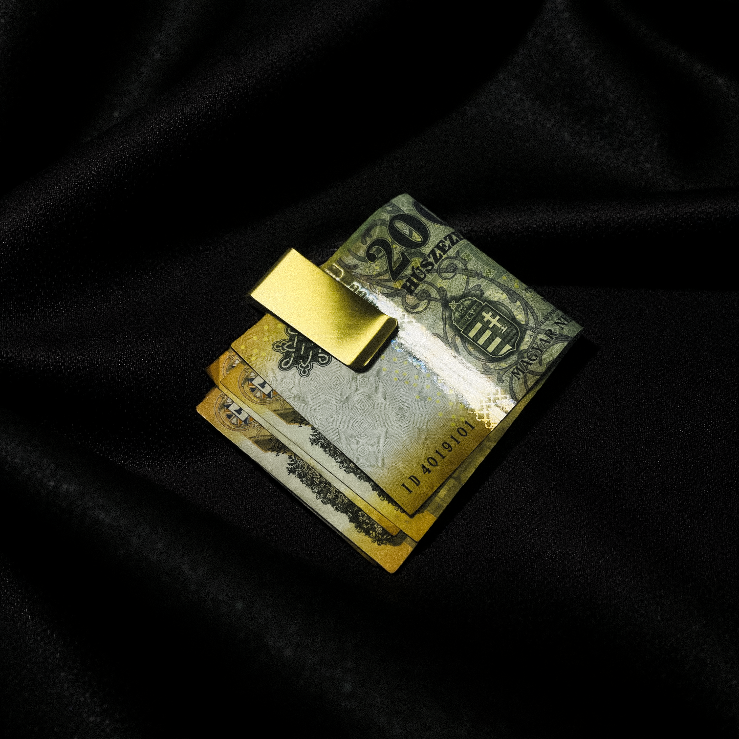 Közepes Pénzcsipesz Gravírozással - Gallery